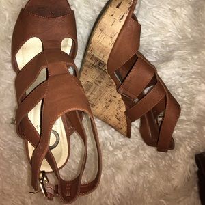 Guess wedges